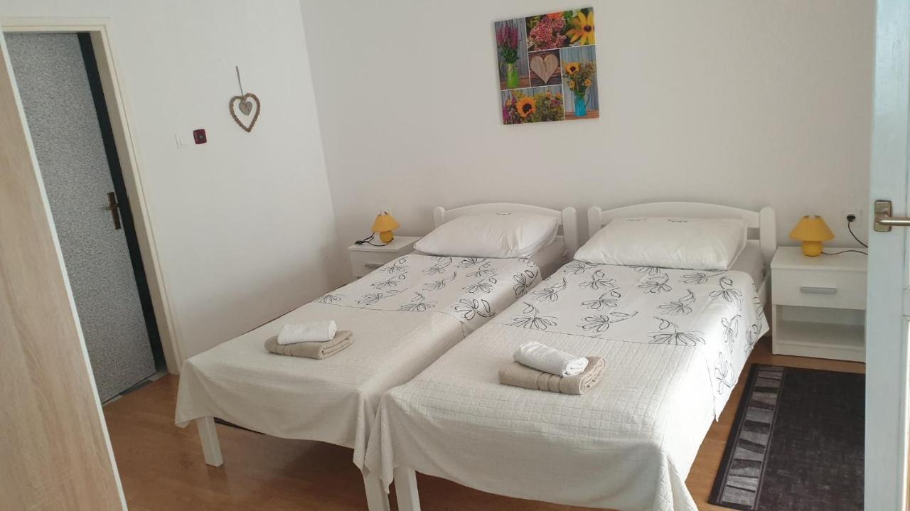 Accomodation Mirjana Rooms ポレッチ エクステリア 写真