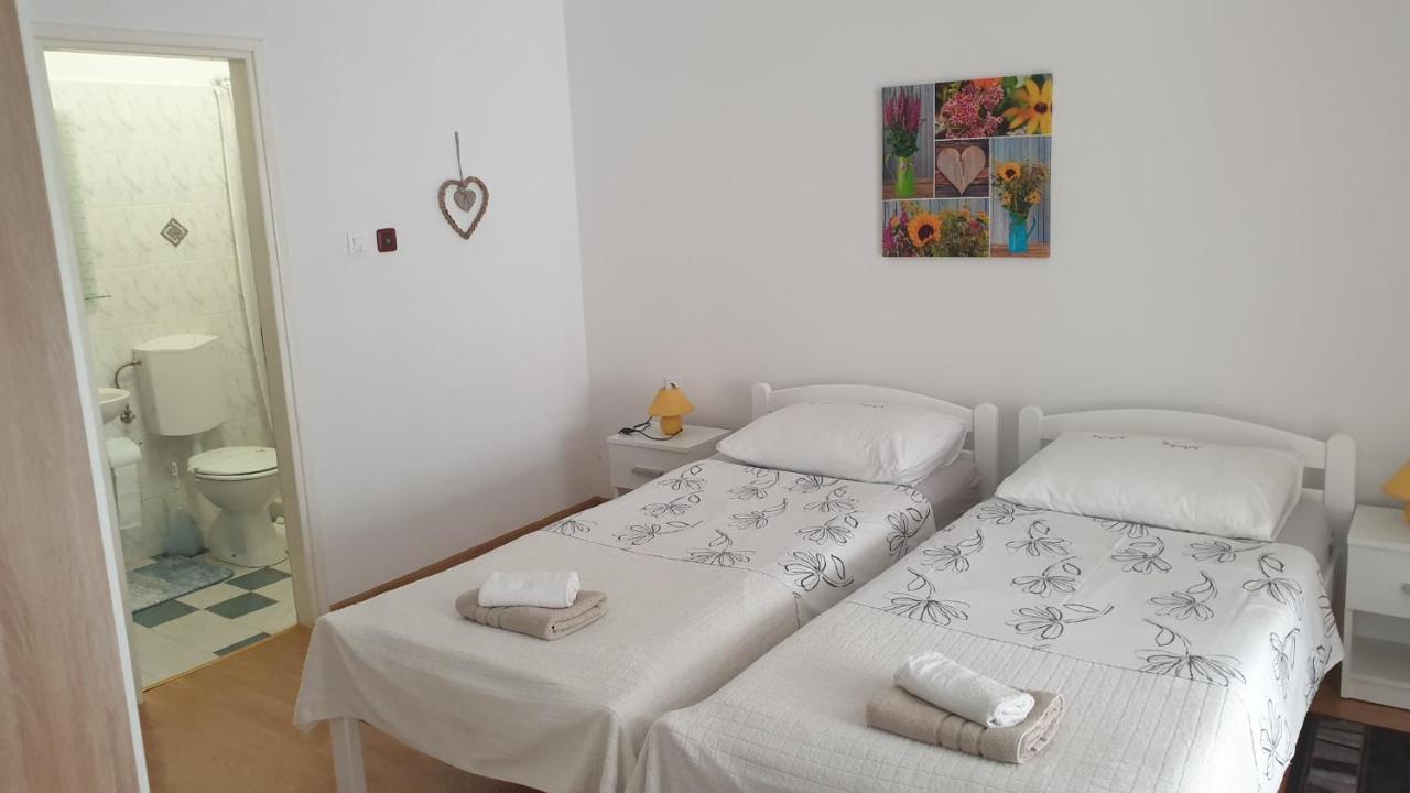 Accomodation Mirjana Rooms ポレッチ エクステリア 写真
